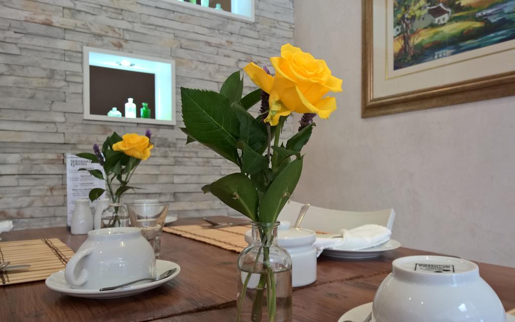 Wild Olive Guest House & Villa Кейптаун Екстериор снимка